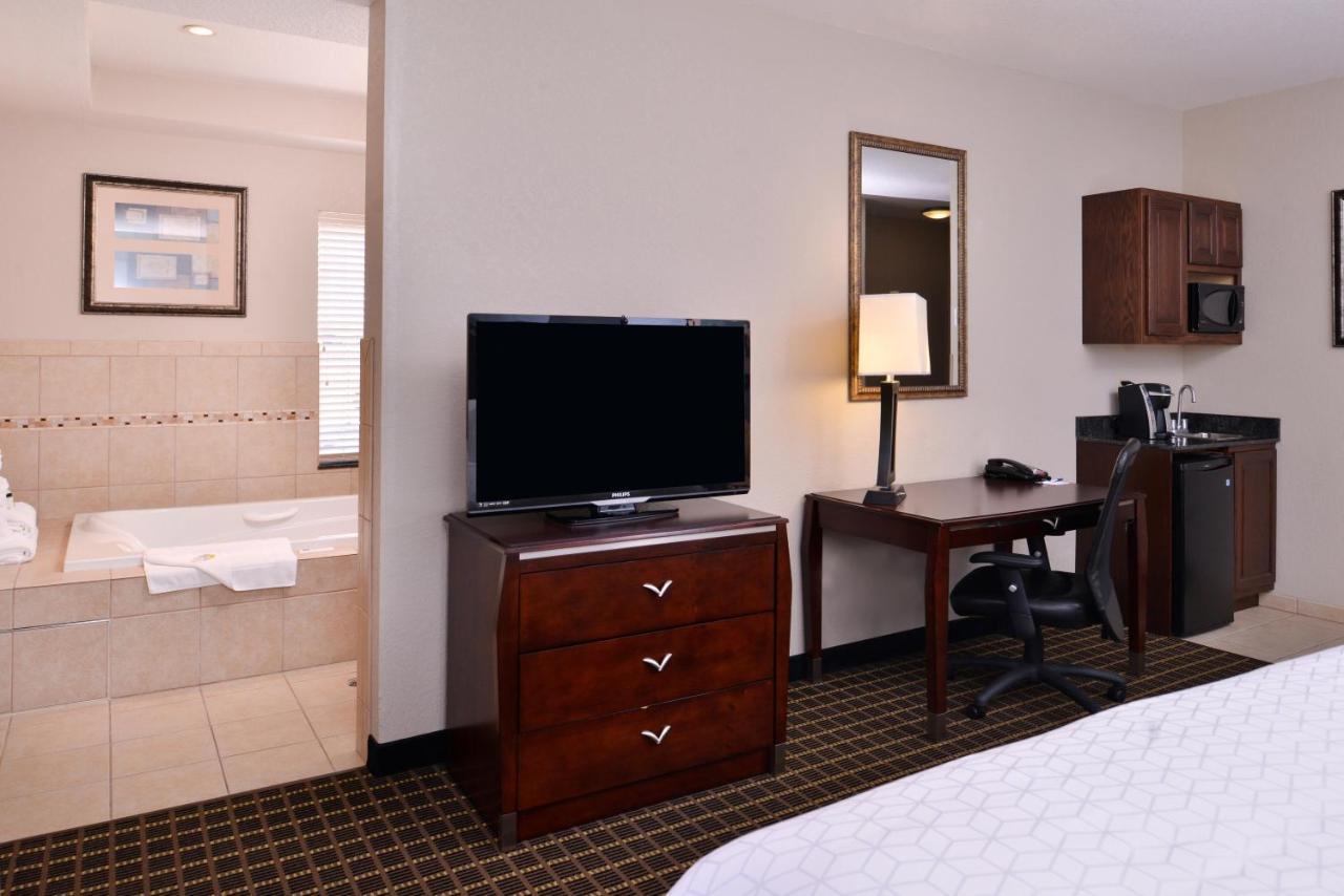Holiday Inn Express & Suites Pittsburg By Ihg Екстериор снимка