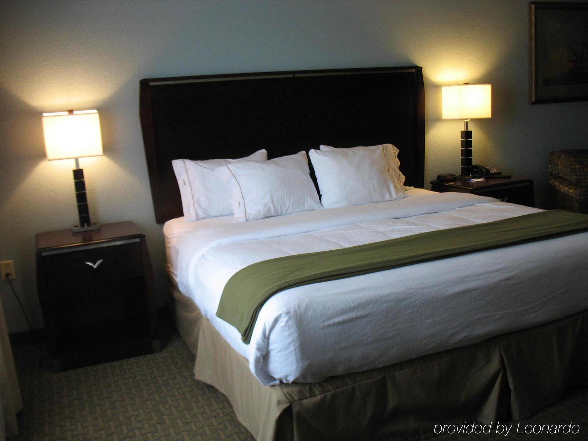 Holiday Inn Express & Suites Pittsburg By Ihg Стая снимка