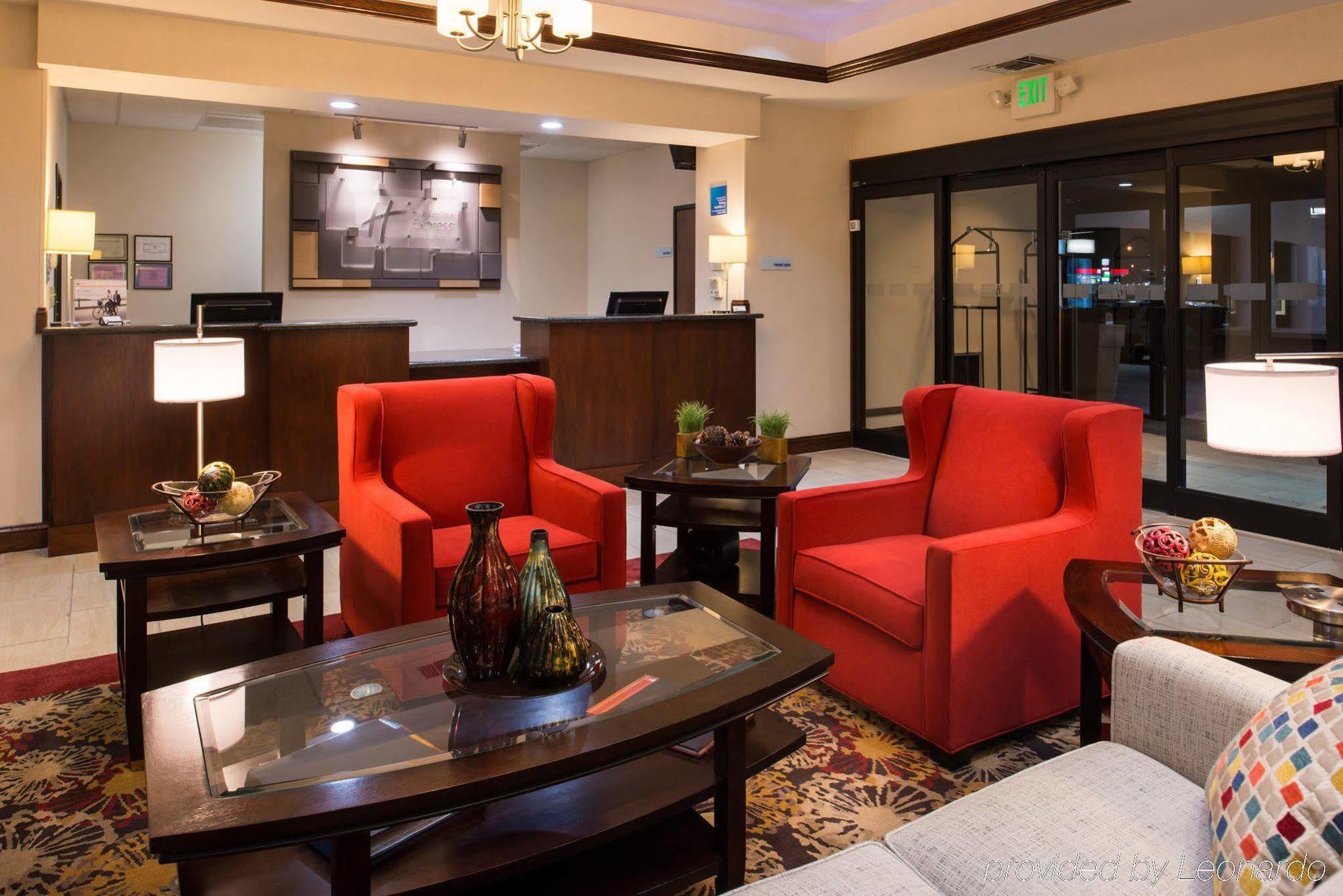 Holiday Inn Express & Suites Pittsburg By Ihg Екстериор снимка