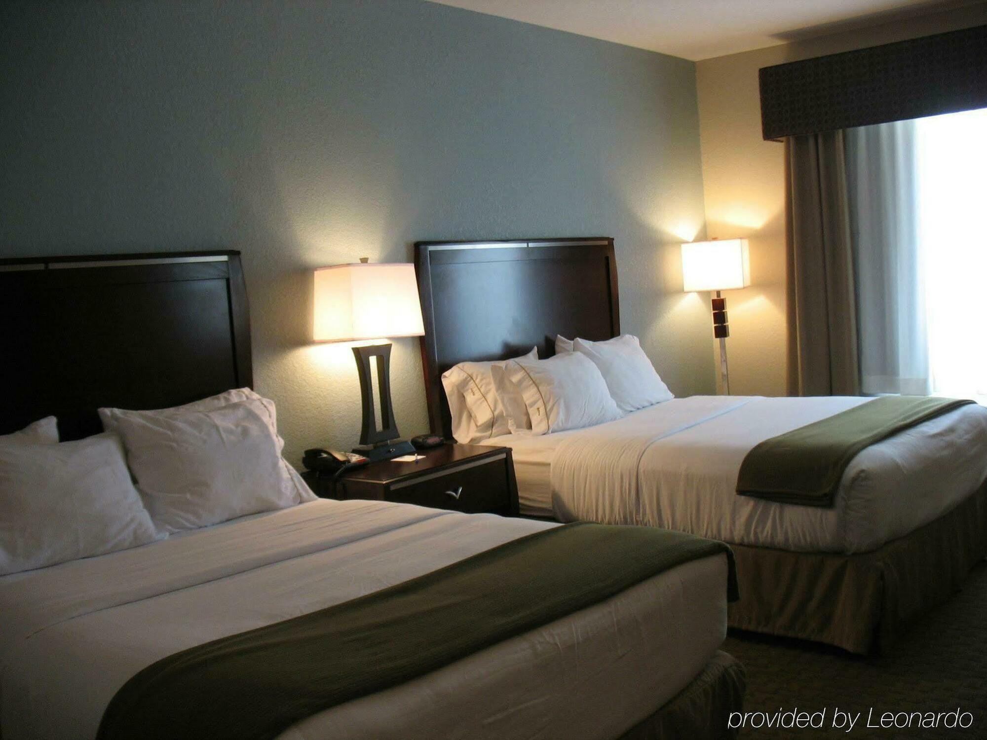 Holiday Inn Express & Suites Pittsburg By Ihg Стая снимка